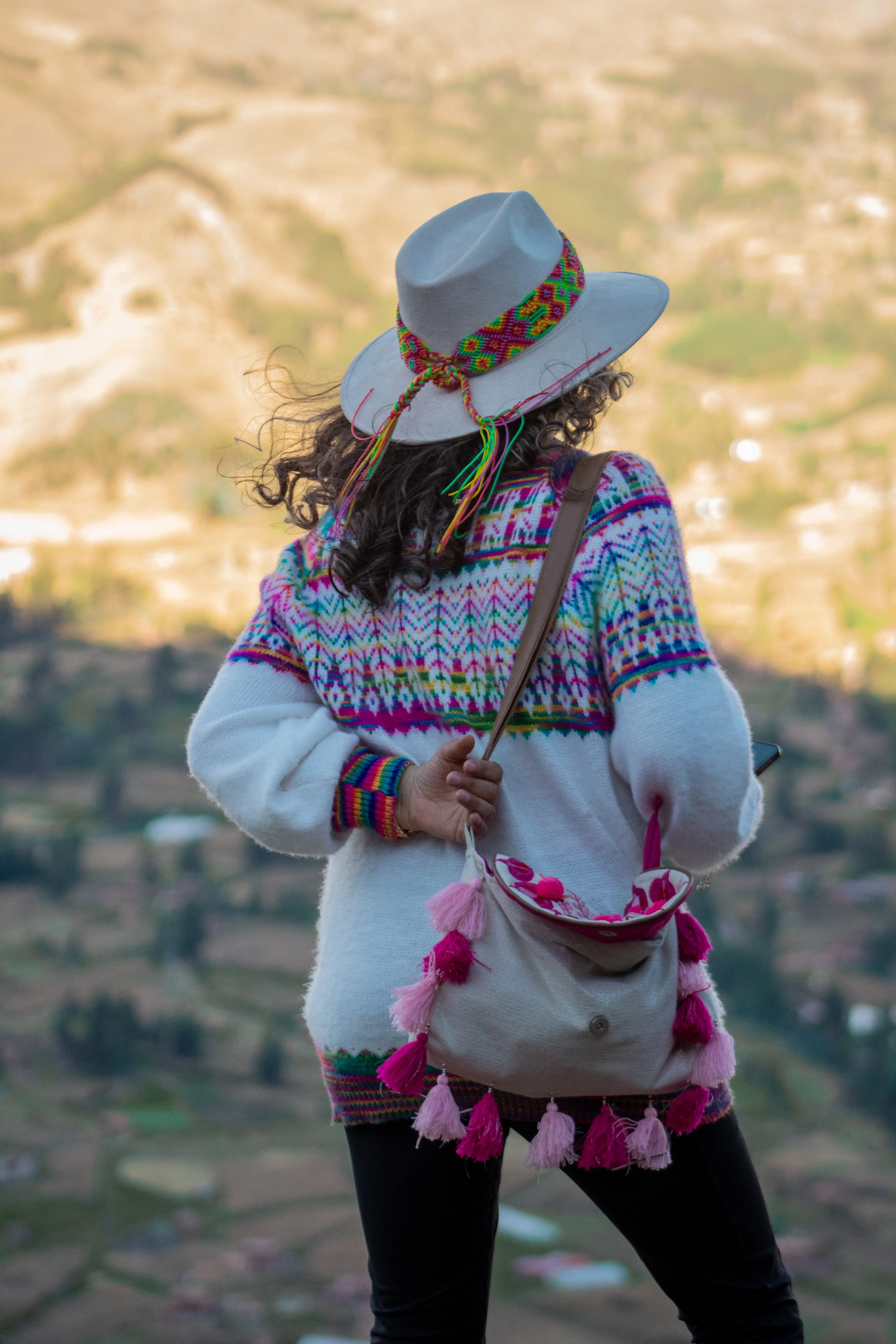 Turista en el Valle Sagrado de los Incas